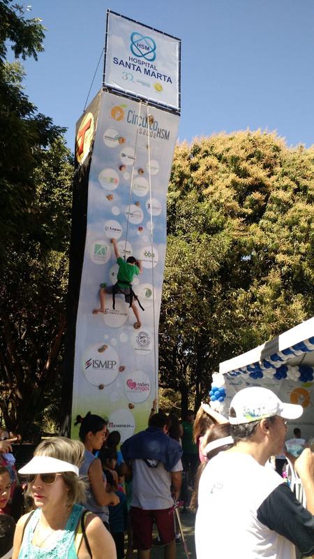 Muro hidráulico da Vértice em evento ao ar livre